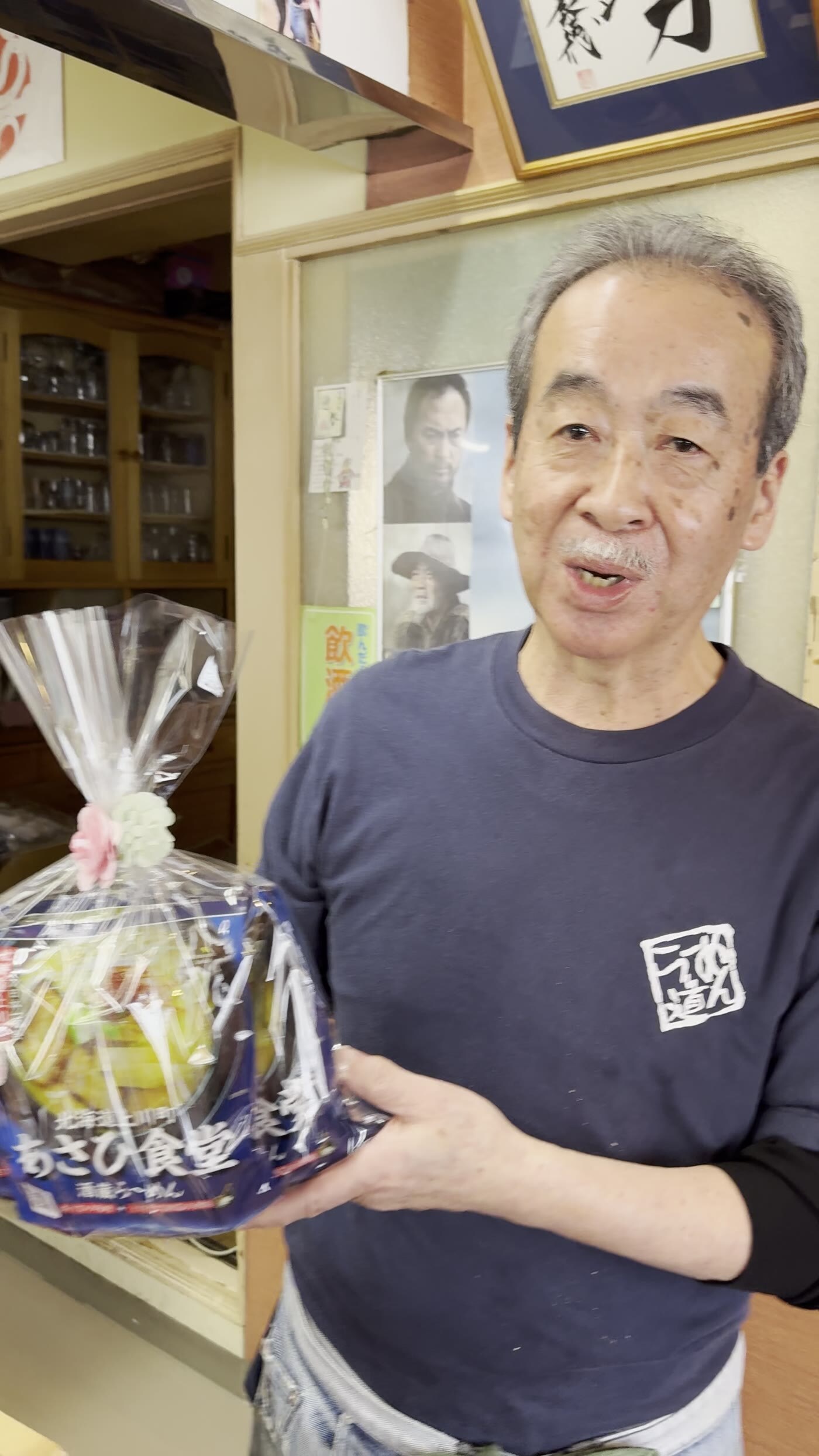 あさひ食堂の大将とお持ち帰りパック